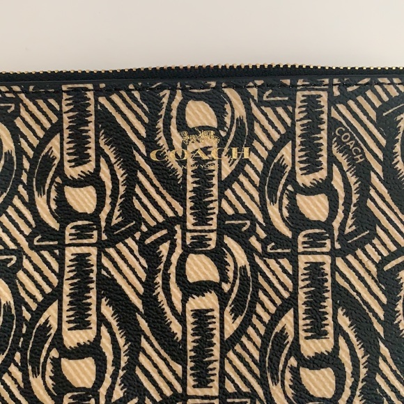 NWT Coach wristlet - Picture 3 of 7